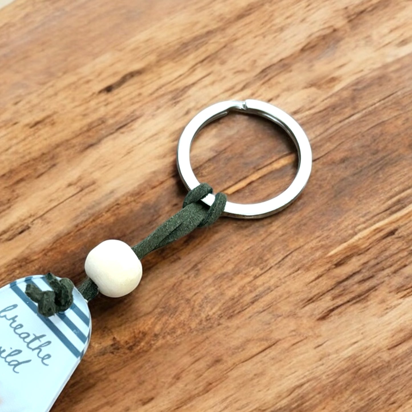 Breathe Wild, Live Free Keyring – Retro Motel Style Boho Keychain with Watercolour Camping in Nature & Woods Design, Gift for Outdoor Lovers