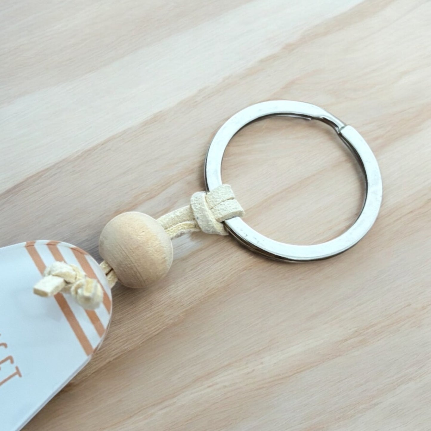 Sunset Soul Keyring – Retro Motel Style Boho Keychain with Sunset & Layered Ocean Design, Gift for Free Spirits & Beach Lovers